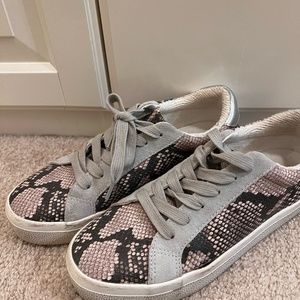 Aqua snake skin sneakers excellent condition size 8